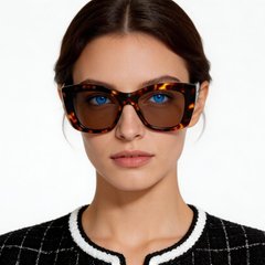bs2607-0540_tortoiseshell_butterfly_acetate_sunglasses_model