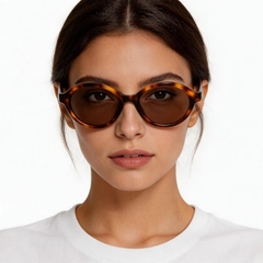 bs2607-0557_tortoiseshell_oval_acetate_sunglasses_model