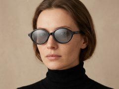 BS2607-0558_Black_Oval_Acetate_sunglasses_corner-tryon_female