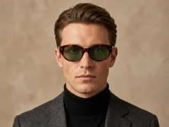 BS2607-0560_Tortoiseshell_Butterfly_Acetate_sunglasses_corner-tryon_male