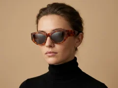 BS2607-0563_Tortoiseshell_Butterfly_Acetate_sunglasses_corner-tryon_female