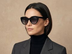 BS2607-0586_Black_Butterfly_Acetate_sunglasses-tryon_female