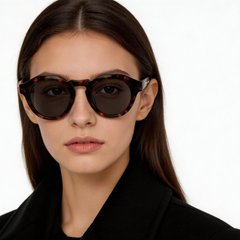 bs2607-0590_tortoiseshell_round_acetate_sunglasses_model