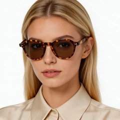 bs2607-0592_tortoiseshell_oval_acetate_sunglasses_model