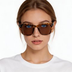 bs2607-0599_tortoiseshell_rectangular_acetate_sunglasses_model