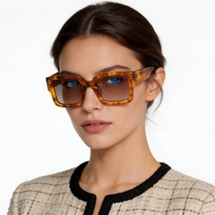bs2607-0618_tortoiseshell_rectangular_acetate_sunglasses_model
