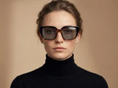 BS2607-0622_Tortoiseshell_Rectangular_Acetate_sunglasses-tryon_female