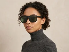 BS2607-0634_Black_Rectangular_Plastic_Polarized Sunglasses-tryon_female