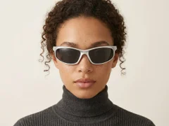 BS2607-0643_Silver_Butterfly_Plastic_Polarized Photochromic Glasses-tryon_female