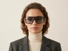 BS2607-0650_Black_Aviator_Plastic_Polarized Photochromic Glasses-tryon_female
