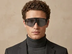 BS2607-0655_Black_Aviator_Plastic_Sunglasses-tryon_male