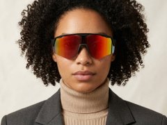 BS2607-0656_Black_Aviator_Plastic_Sunglasses-tryon_female