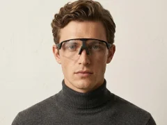 BS2607-0658_Black_Aviator_Plastic_Photochromic Glasses-tryon_male
