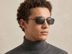 BS2607-0668_Black_Invisible_Plastic_Polarized Sunglasses-tryon_male