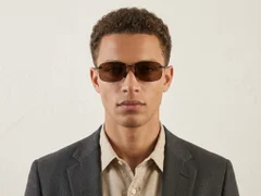 BS2607-0669_Black_Invisible_Plastic_Polarized Sunglasses-tryon_male