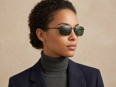 BS2607-0670_Black_Invisible_Plastic_Polarized Sunglasses-tryon_female