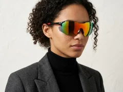 BS2607-0676_Black_Aviator_Plastic_Photochromic Glasses_corner-1-tryon_female