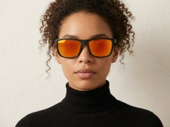 BS2607-0692_Black_Rectangular_Plastic_Polarized Sunglasses-tryon_female
