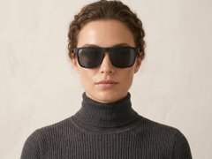 BS2607-0707_Black_Aviator_Plastic_Polarized Sunglasses-tryon_female