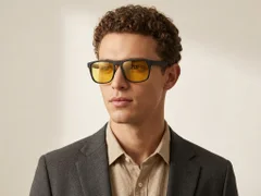 BS2607-0713_Black_Aviator_Plastic_Polarized Sunglasses-tryon_male