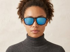 BS2607-0717_Black_Aviator_Plastic_Polarized Sunglasses-tryon_female