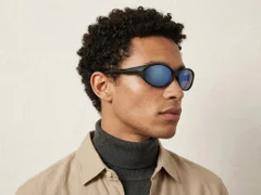 BS2607-0734_Black_Oval_Plastic_Polarized Sunglasses-tryon_male