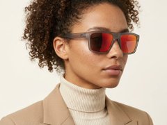 BS2607-0744_Grey_Aviator_Plastic_Polarized Sunglasses-tryon_female