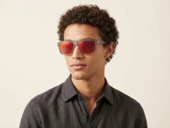 BS2607-0744_Grey_Aviator_Plastic_Polarized Sunglasses-tryon_male