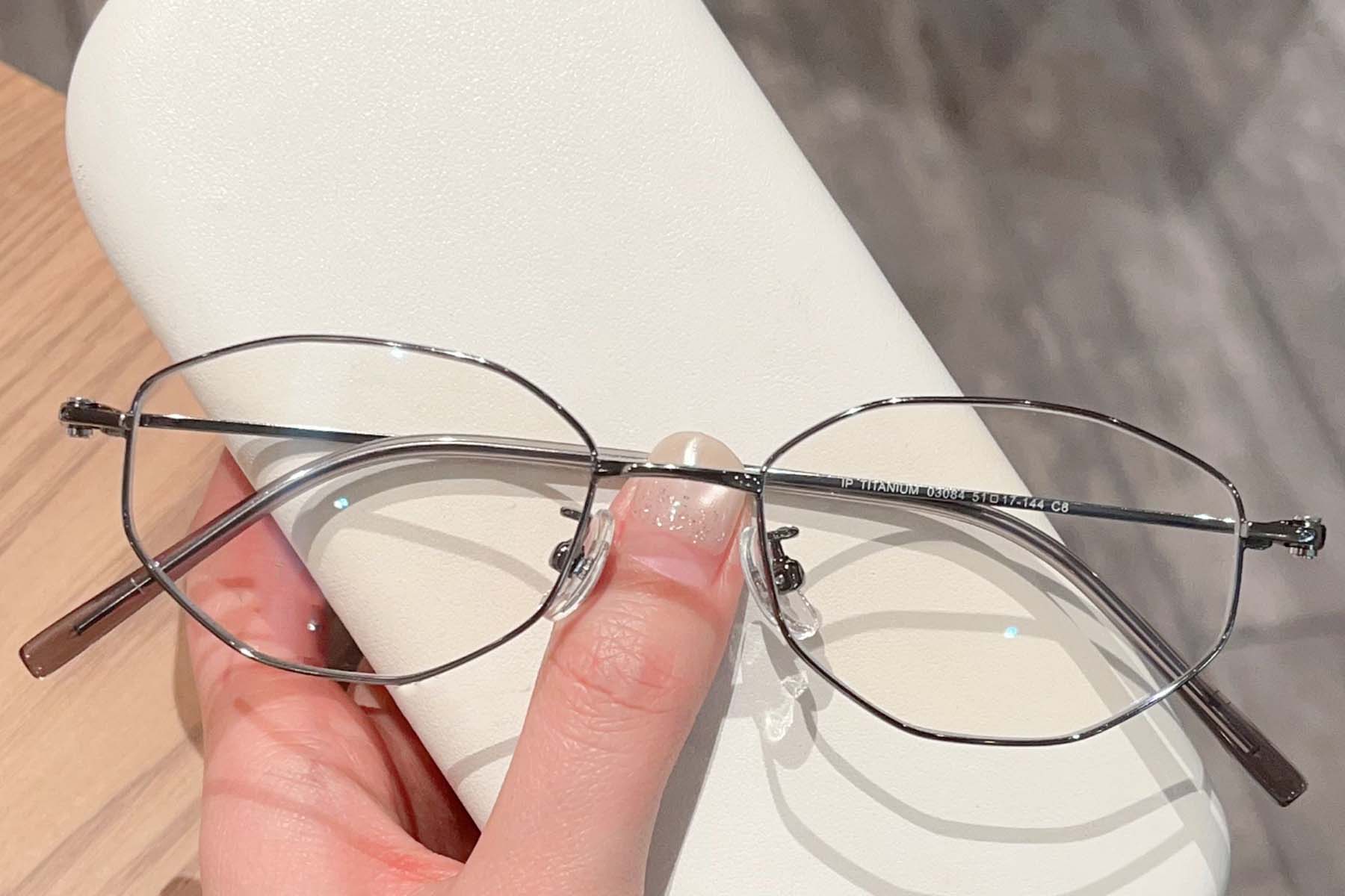 BS423-0270_Grey_Geometric_Titanium_Glasses_front