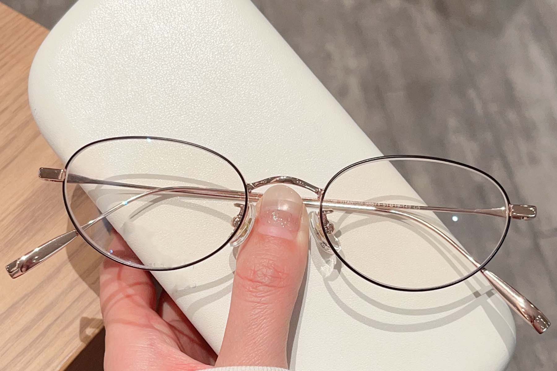 BS423-0321_Black_Oval_Titanium_Glasses_front