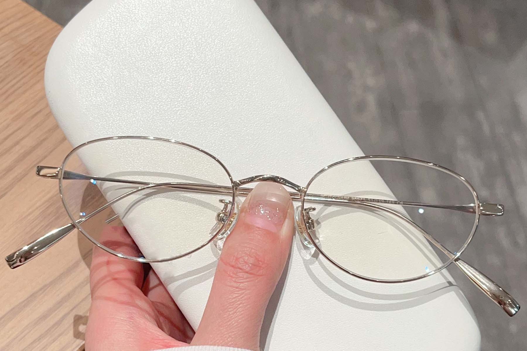 BS423-0322_Golden_Oval_Titanium_Glasses_front