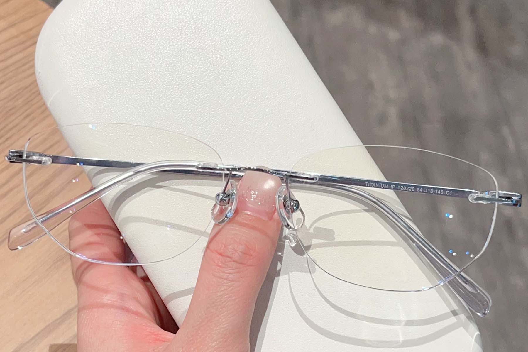 BS423-0341_Silver_Invisible_Titanium_Glasses_front