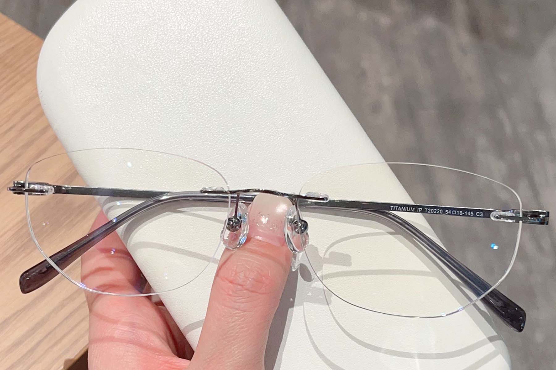 BS423-0343_Grey_Invisible_Titanium_Glasses_front