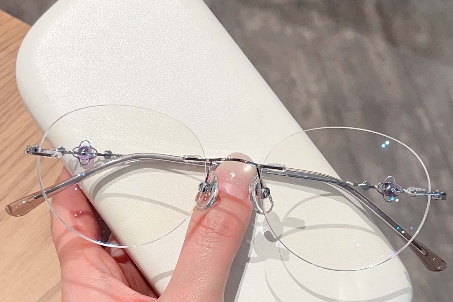 BS423-0349_Silver_Invisible_Titanium_Glasses_front