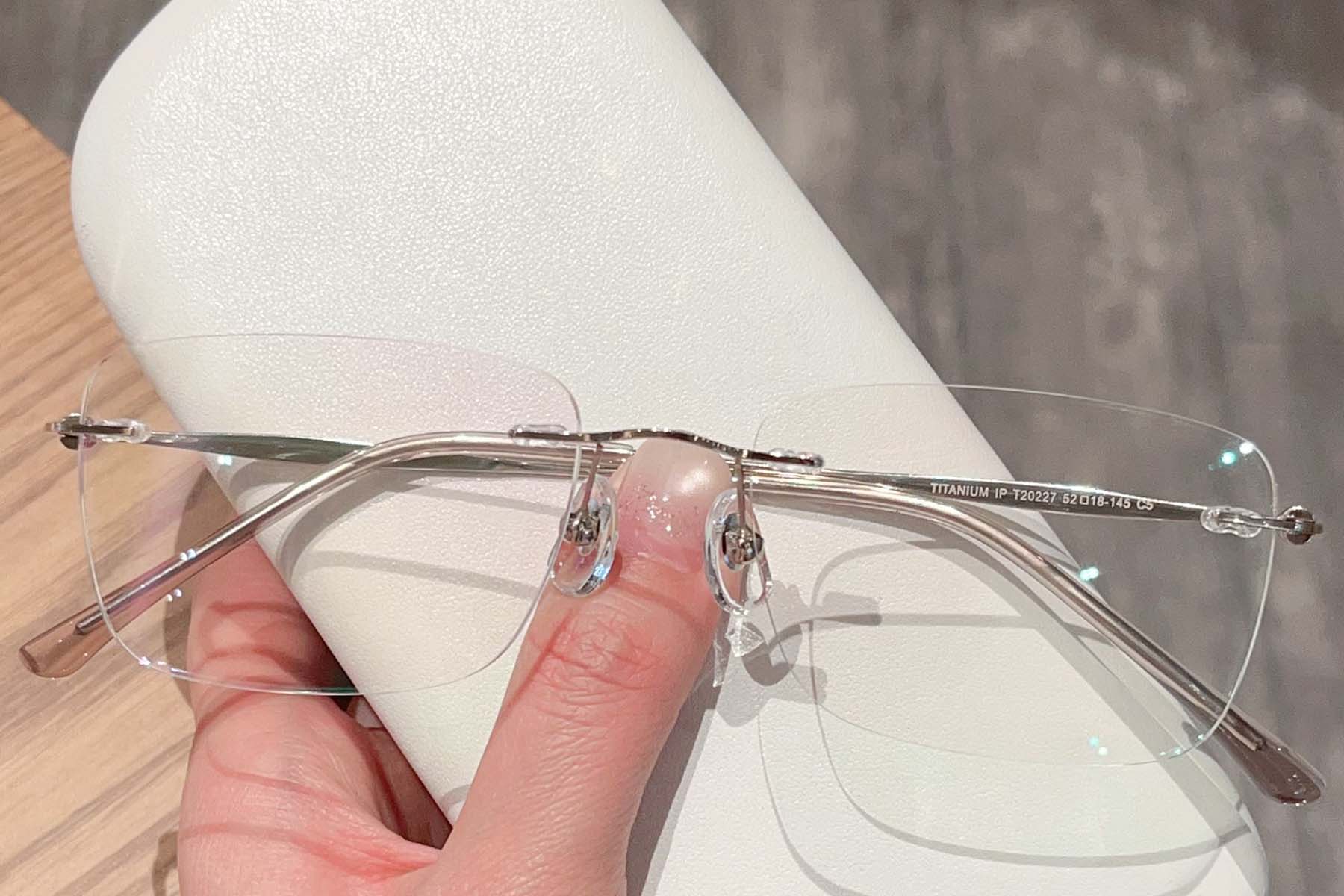 BS423-0355_Golden_Invisible_Titanium_Glasses_front