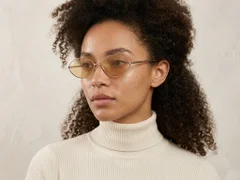 BS423-0401_Golden_Oval_Metal_Sunglasses-tryon_female
