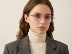 BS423-0403_Silver_Oval_Metal_Sunglasses-tryon_female