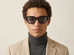 BS423-0408_Black_Butterfly_TR90_Sunglasses-tryon_male