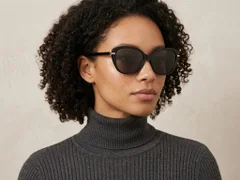BS423-0424_Black_Butterfly_TR90_Sunglasses-tryon_female