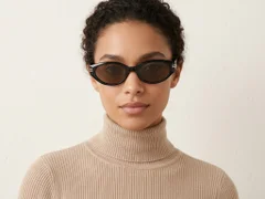 BS423-0429_Black_Oval_TR90_Sunglasses-tryon_female