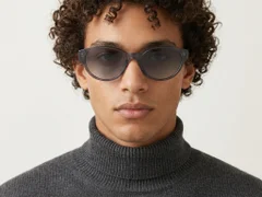 BS423-0434_Grey_Oval_TR90_Sunglasses-tryon_male