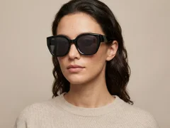 BS423-0453_Black_Oval_TR90_Sunglasses-tryon_female