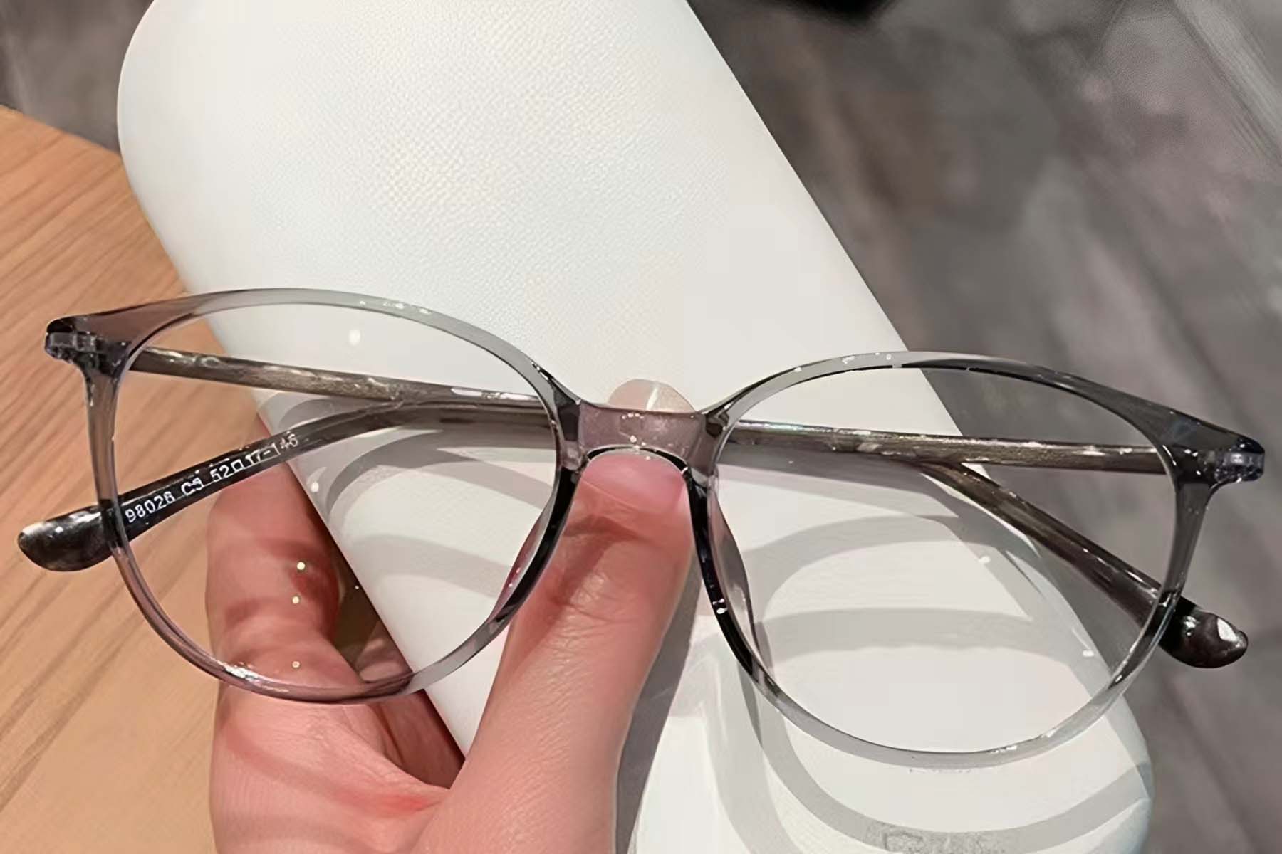 BS423-0477_Grey_Oval_TR90_Glasses_front