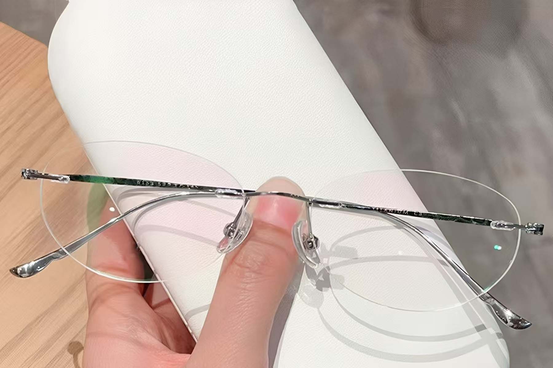 BS423-0491_Silver_Invisible_Titanium_Glasses_front