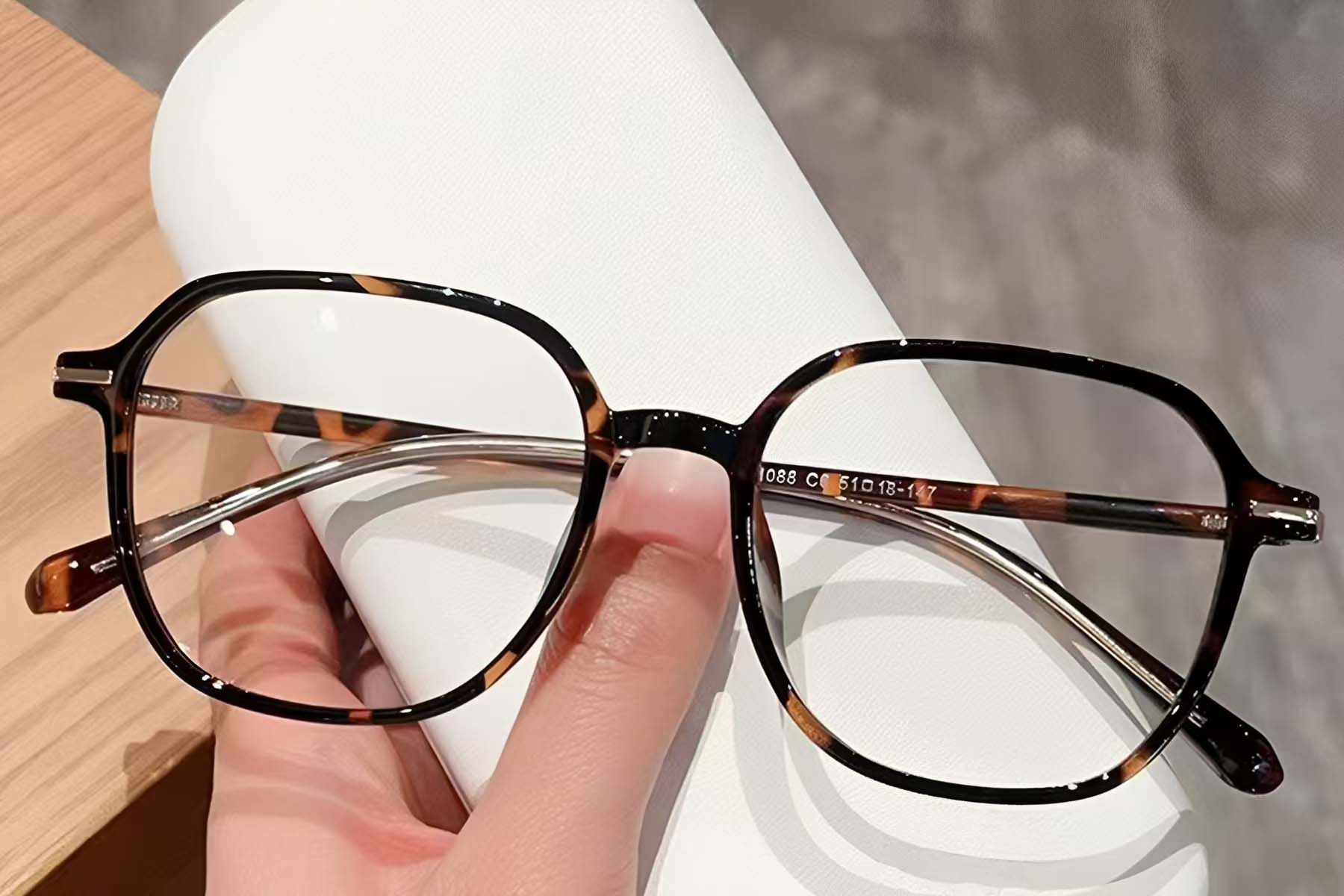 BS423-0511_Tortoiseshell_Oval_TR90_Glasses_front
