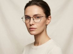 BS423-0610_Black_Geometric_Titanium_Glasses-tryon_female