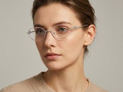 BS423-0642_Silver_Oval_Titanium_Glasses-tryon_female