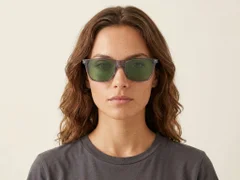 BS522-0214_Grey_Rectangular_Acetate_sunglasses_corner-tryon_female
