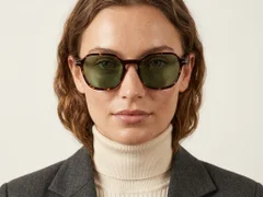 BS522-0221_Tortoiseshell_Oval_Acetate_sunglasses-tryon_female
