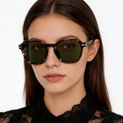 bs522-0221_tortoiseshell_oval_acetate_sunglasses_model